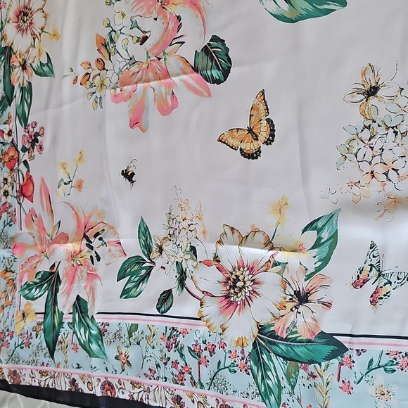 NWT Vince Camuto Lily Square Bright Floral Print Satin Scarf - Picture 4 of 13